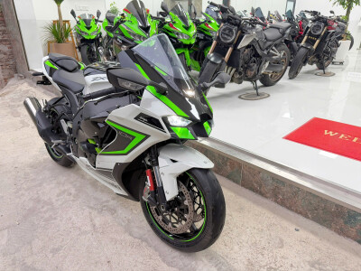 Bán Siêu Phẩm ZX10R Trắng Xanh, Chiếc Superbike Sinh Ra Từ Đường Đua