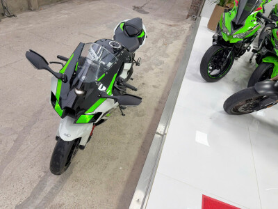 Bán Siêu Phẩm ZX10R Trắng Xanh, Chiếc Superbike Sinh Ra Từ Đường Đua