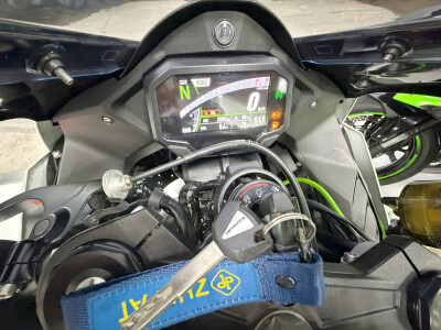 Bán Siêu Phẩm ZX10R Trắng Xanh, Chiếc Superbike Sinh Ra Từ Đường Đua