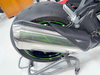 Bán Siêu Phẩm ZX10R Trắng Xanh, Chiếc Superbike Sinh Ra Từ Đường Đua