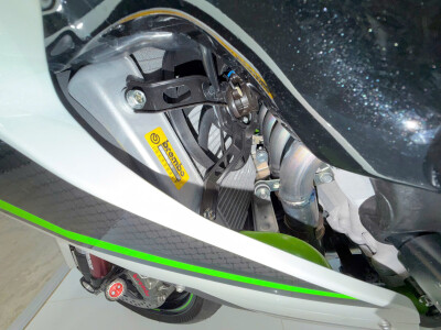 Bán Siêu Phẩm ZX10R Trắng Xanh, Chiếc Superbike Sinh Ra Từ Đường Đua