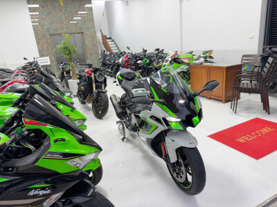 Bán Siêu Phẩm ZX10R Trắng Xanh, Chiếc Superbike Sinh Ra Từ Đường Đua