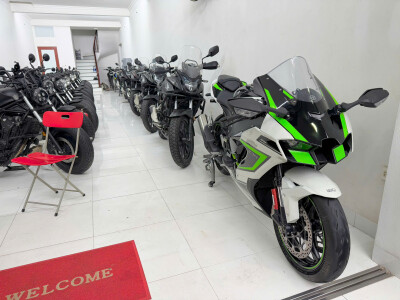 Bán Siêu Phẩm ZX10R Trắng Xanh, Chiếc Superbike Sinh Ra Từ Đường Đua