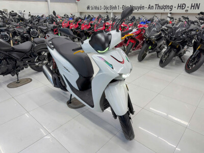 BÁN HONDA SH160I ABS MODEL 2026 Kèm Sẵn Đồ Chơi Đèn Gần 10 Triệu