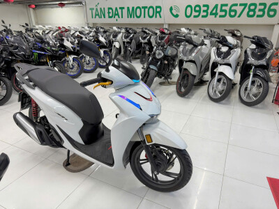 BÁN HONDA SH160I ABS MODEL 2026 Kèm Sẵn Đồ Chơi Đèn Gần 10 Triệu
