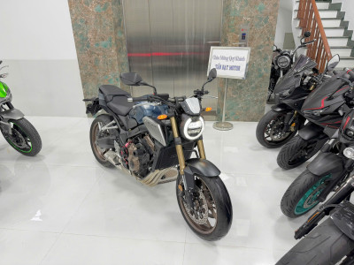 Bán CB650R Xanh Matte Blue Hơn 7.000 Km, Vip Thực Sự Nếu AE Hợp Màu Xanh