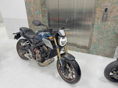 Bán CB650R Xanh Matte Blue Hơn 7.000 Km, Vip Thực Sự Nếu AE Hợp Màu Xanh