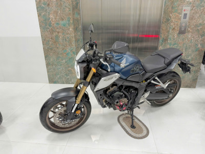 Bán CB650R Xanh Matte Blue Hơn 7.000 Km, Vip Thực Sự Nếu AE Hợp Màu Xanh