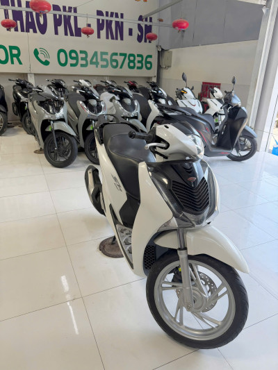 Góp 20 Triệu SH125 2018 Trắng Cực Chất Thật Đơn Giản Tại TẤN ĐẠT MOTOR, Bán SH