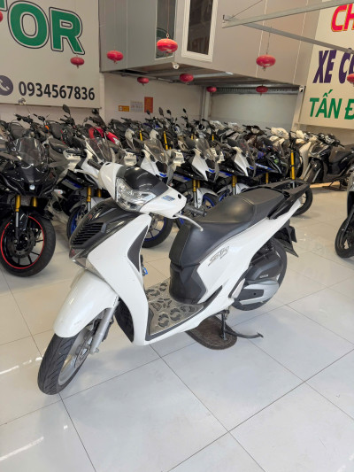 Góp 20 Triệu SH125 2018 Trắng Cực Chất Thật Đơn Giản Tại TẤN ĐẠT MOTOR, Bán SH