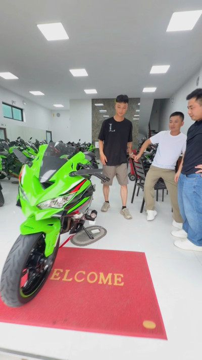 Lễ Bàn Giao Xe Tại Tấn Đạt Motor - Những Khoảnh Khắc Đẹp Sau Mỗi Giao Dịch