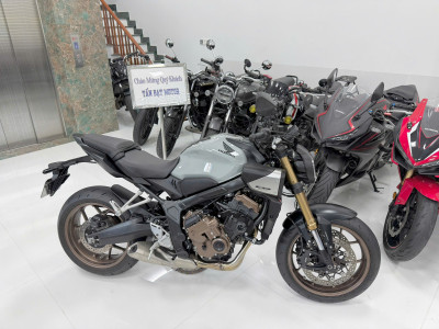 Bán CB650R E Clutch Siêu Lướt, Màu Xám Xi Măng ĐK 2025 Tại Tấn Đạt Motor