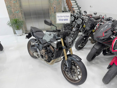 Bán CB650R E Clutch Siêu Lướt, Màu Xám Xi Măng ĐK 2025 Tại Tấn Đạt Motor