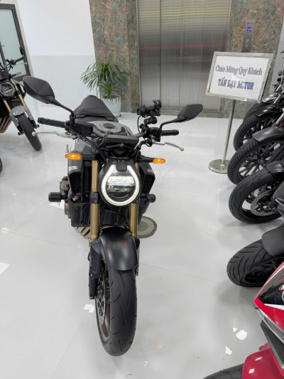 Bán CB650R E Clutch Siêu Lướt, Màu Xám Xi Măng ĐK 2025 Tại Tấn Đạt Motor