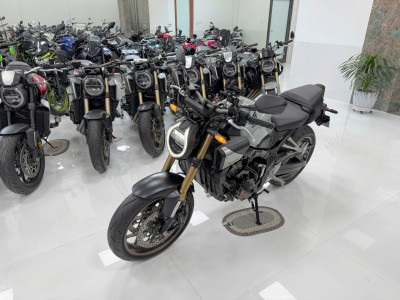 Bán CB650R E Clutch Siêu Lướt, Màu Xám Xi Măng ĐK 2025 Tại Tấn Đạt Motor