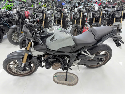 Bán CB650R E Clutch Siêu Lướt, Màu Xám Xi Măng ĐK 2025 Tại Tấn Đạt Motor