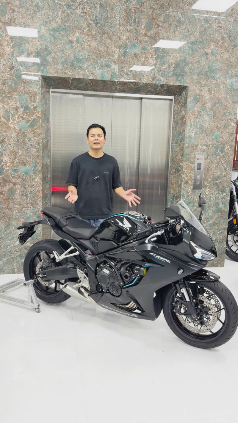 Tấn Đạt Motor chào bán CBR650R Black Edition 2023