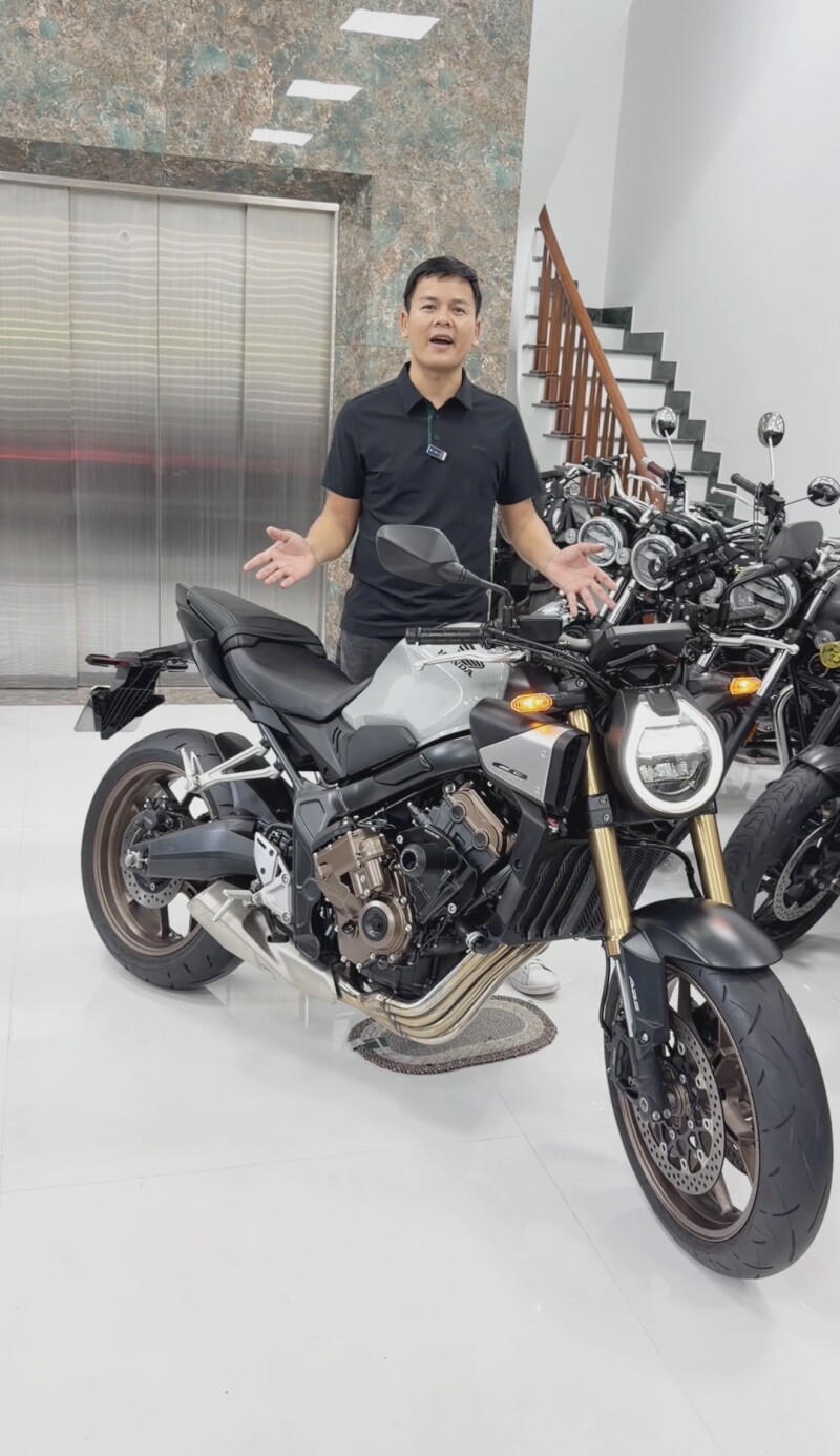 Bán CB650R  E-Clutch Siêu Lướt Màu Xám Xi Măng Đại Chất