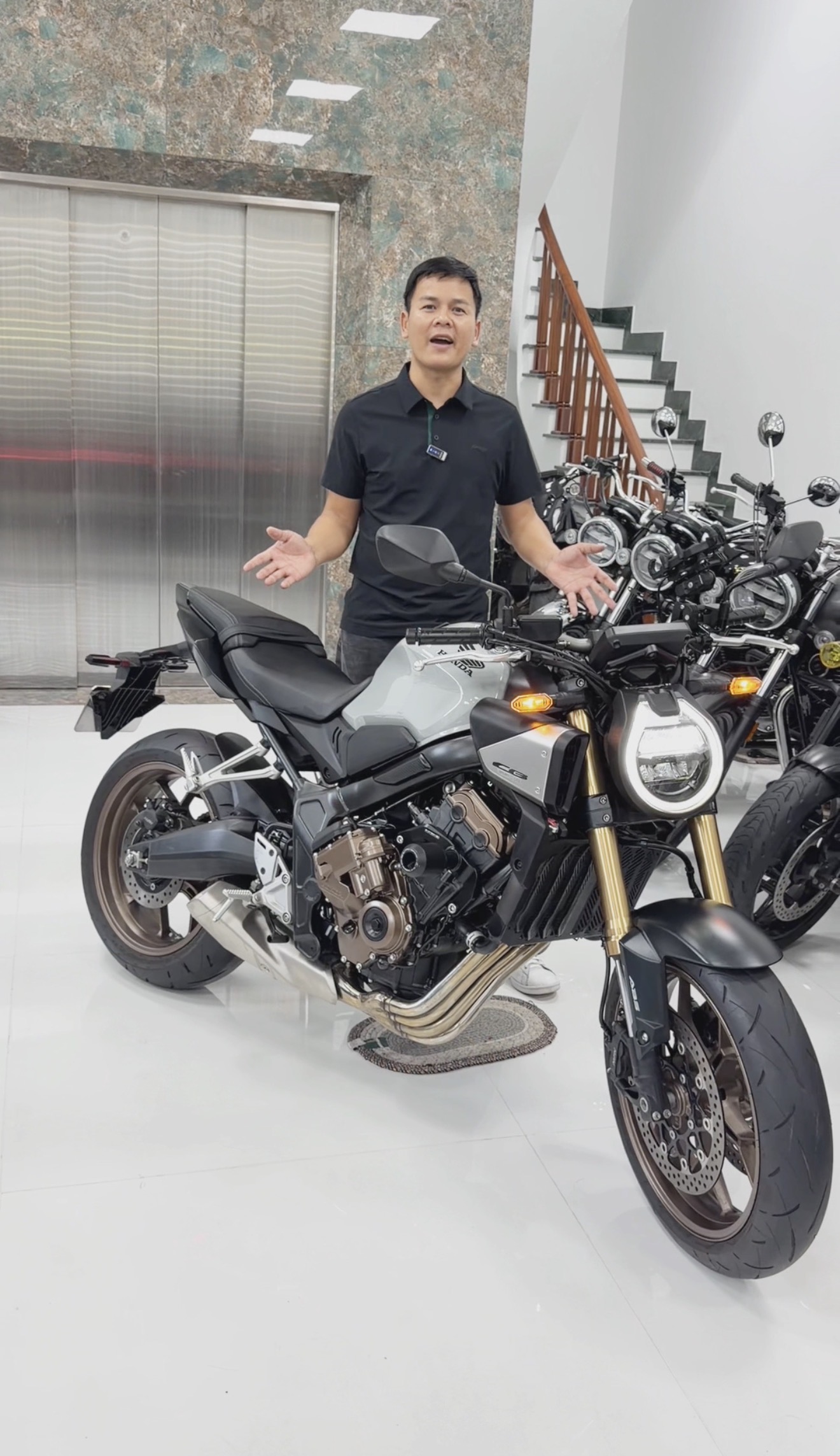 Bán CB650R  E-Clutch Siêu Lướt Màu Xám Xi Măng Đại Chất