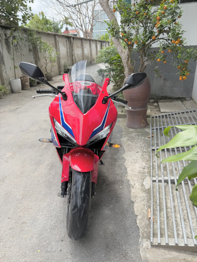 Bán Honda CBR650R E-Clutch Siêu Lướt Trắng Đỏ Xanh Giá Rẻ Tại Tấn Đạt Motor