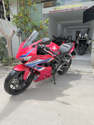 Bán Honda CBR650R E-Clutch Siêu Lướt Trắng Đỏ Xanh Giá Rẻ Tại Tấn Đạt Motor