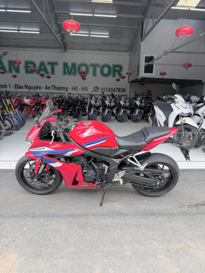 Bán CBR650R E-Clutch Màu Trắng Đỏ Xanh VIP Giá Tốt Tại TẤN ĐẠT MOTOR