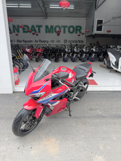 Bán Honda CBR650R E-Clutch Siêu Lướt Trắng Đỏ Xanh Giá Rẻ Tại Tấn Đạt Motor