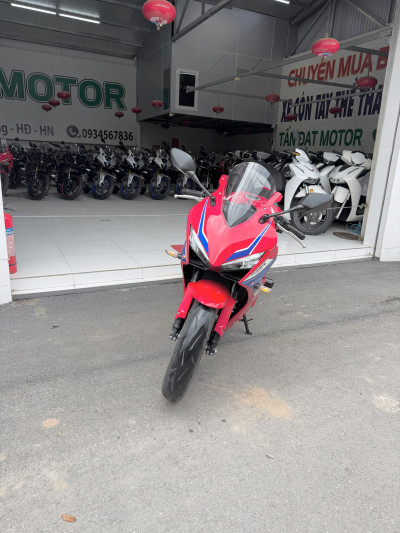 Bán Honda CBR650R E-Clutch Siêu Lướt Trắng Đỏ Xanh Giá Rẻ Tại Tấn Đạt Motor