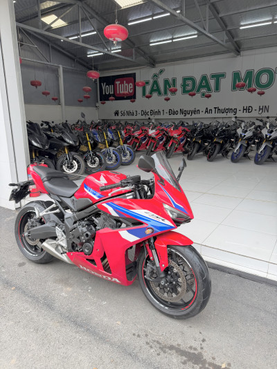 Bán Honda CBR650R E-Clutch Siêu Lướt Trắng Đỏ Xanh Giá Rẻ Tại Tấn Đạt Motor