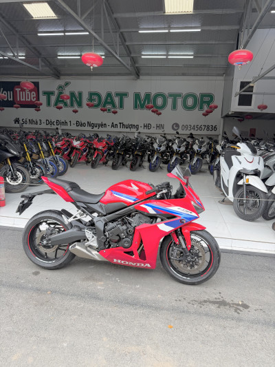Bán Honda CBR650R E-Clutch Siêu Lướt Trắng Đỏ Xanh Giá Rẻ Tại Tấn Đạt Motor