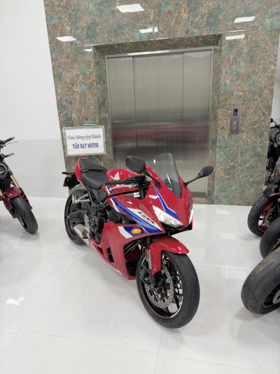 Bán CBR650R E-Clutch Màu Trắng Đỏ Xanh VIP Giá Tốt Tại TẤN ĐẠT MOTOR